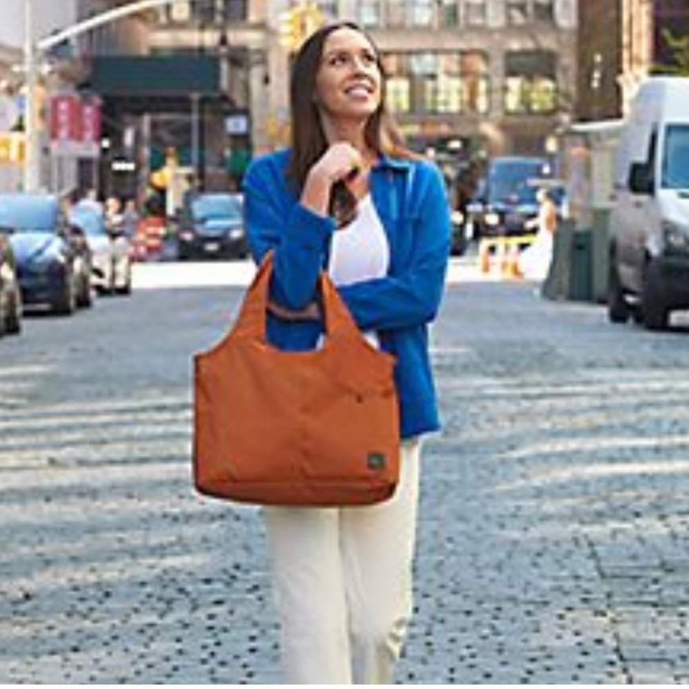 NWT Ihkwip everyday shopper with crossbody strap